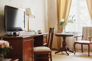 Отель Continental Hotel Одесса Двухместный номер бизнес-класса с 1 кроватью или 2 отдельными кроватями-2