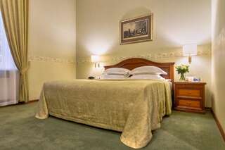 Отель Continental Hotel Одесса Люкс с балконом-6