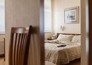 Отель Continental Hotel Одесса Стандартный номер с кроватью размера "queen-size"-2