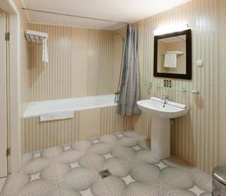 Отель Continental Hotel Одесса Улучшенные апартаменты-1